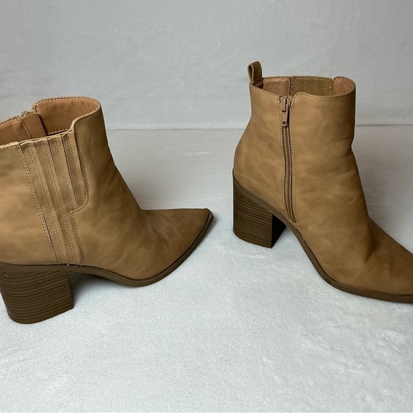 Universal Thread Chic Tan Ankle Boots with Zipper - Picture 4 of 13